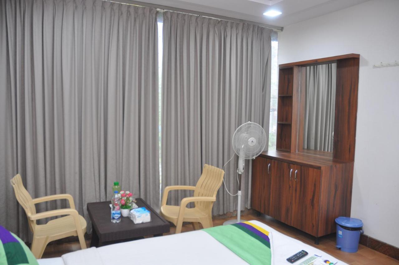 Hotel J C Comforts à Bangalore Extérieur photo